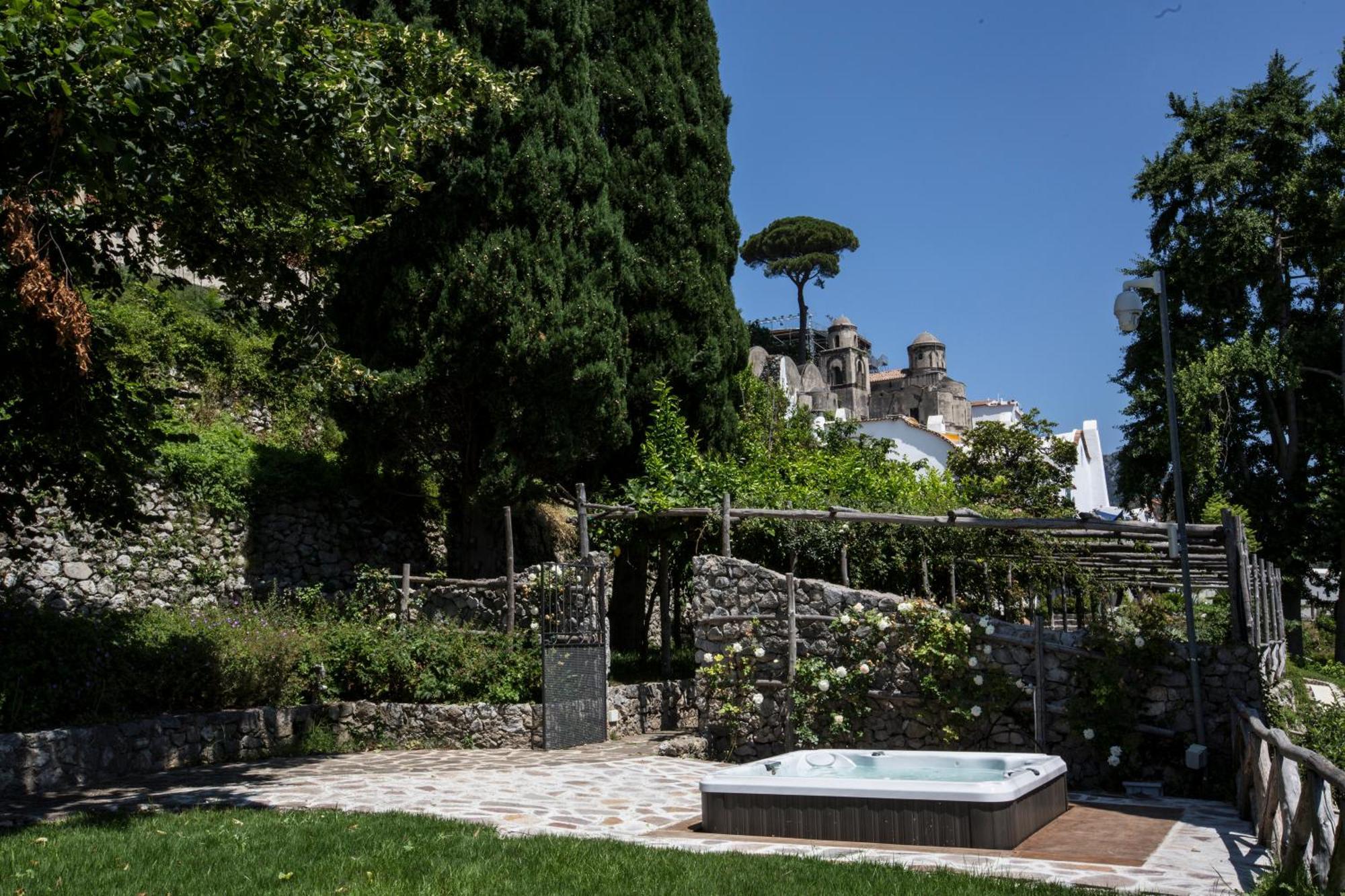 Eleanor' S Garden Hotel Равело Екстериор снимка