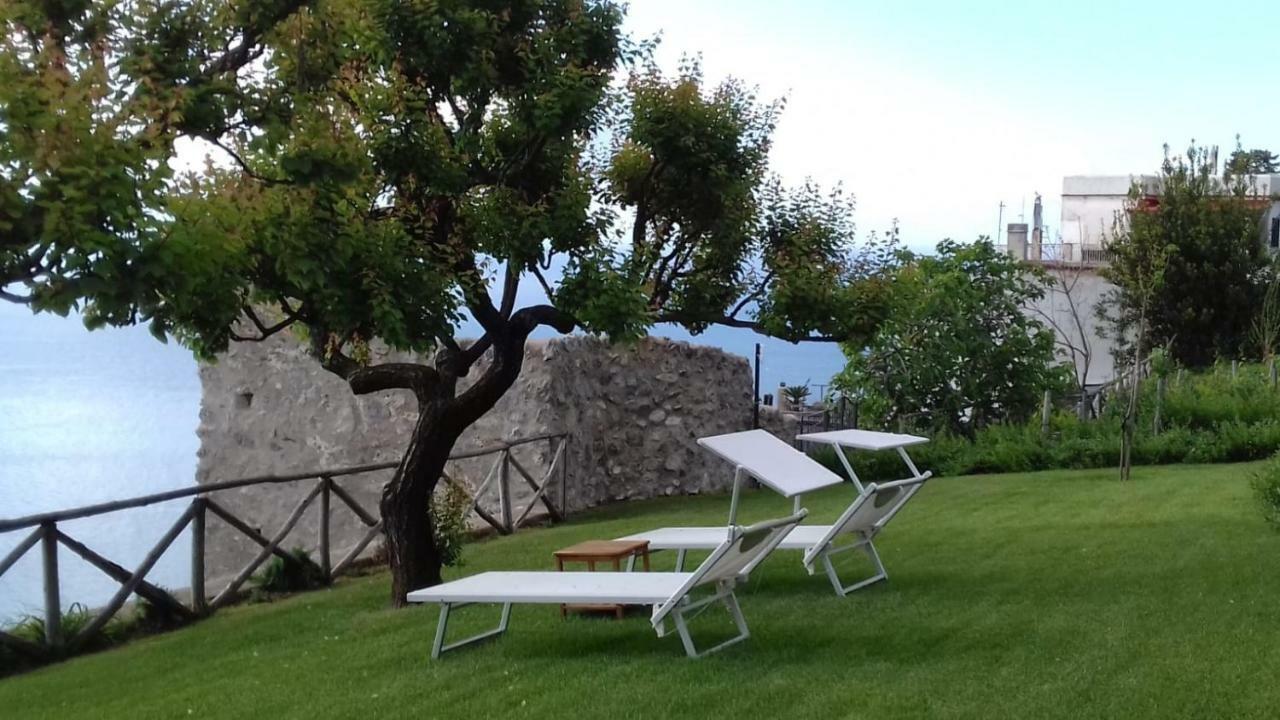 Eleanor' S Garden Hotel Равело Екстериор снимка